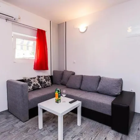Modern In With Private Terrace Daire Zadar